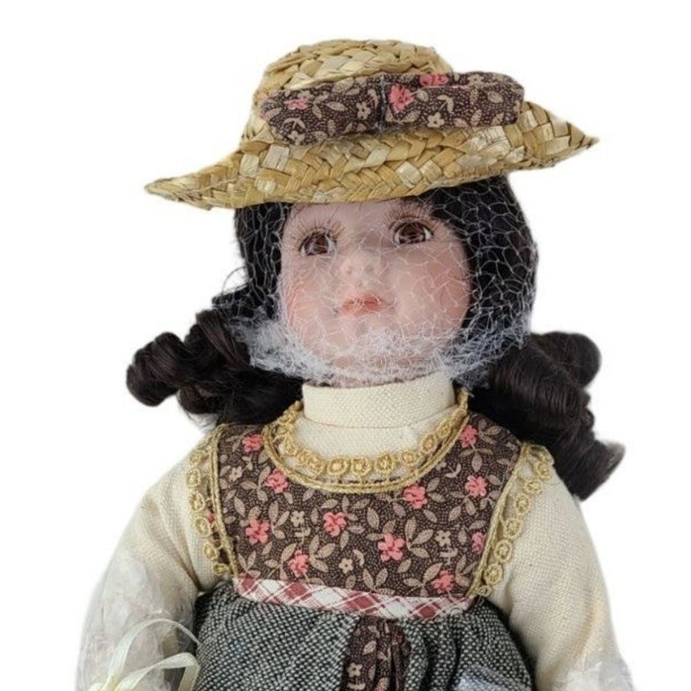 Vintage Dock House Herlioom Dolls Collection #1453